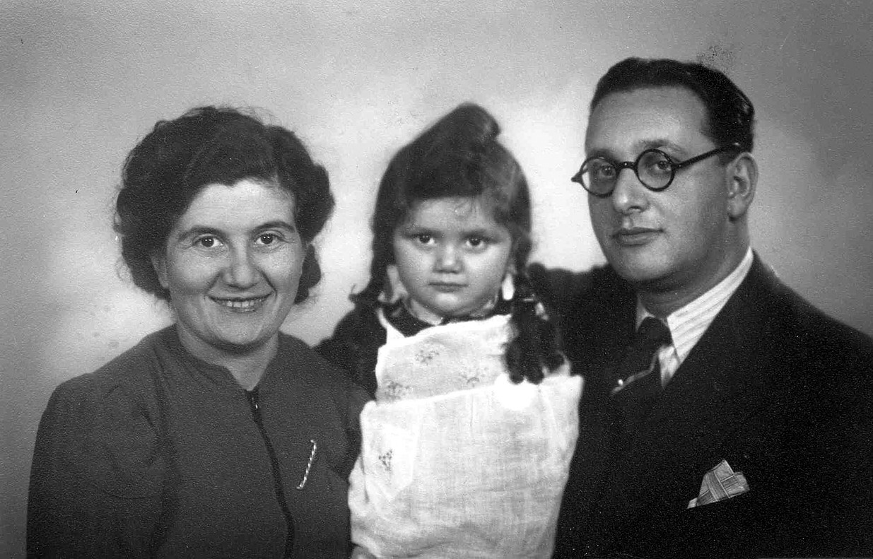 Ursula mit ihren Eltern Julia und Ernst Gerson